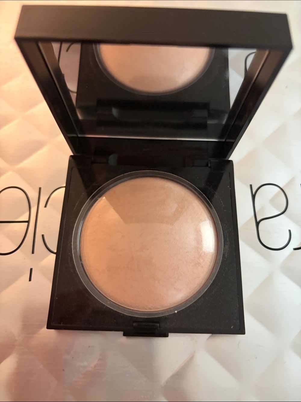 laura mercier Pressed Setting Powder - Beige